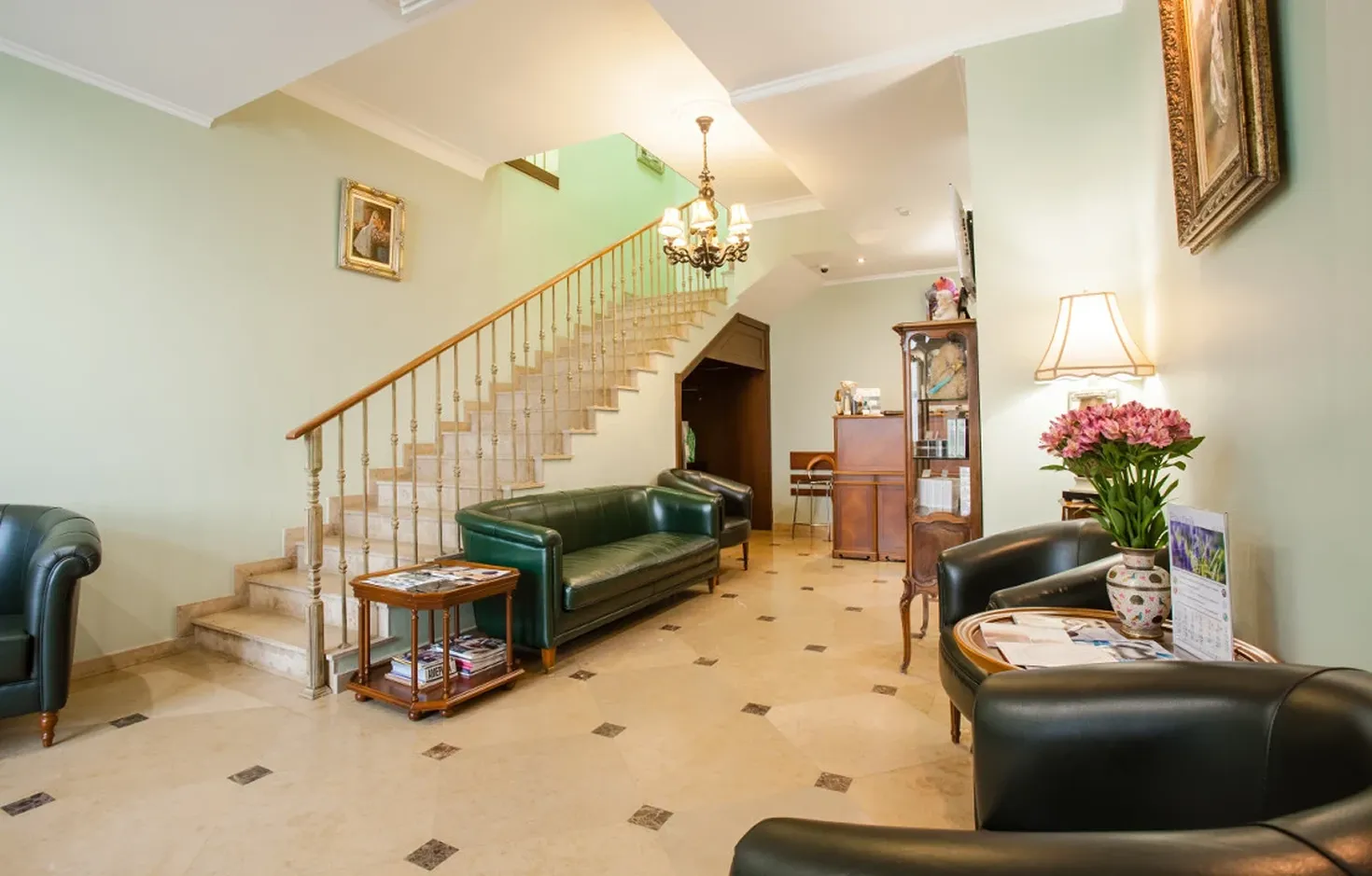 С июля 2025 года стоимость процедур контурной пластики будет обновлена. Успейте записаться заранее по действующим ценам.