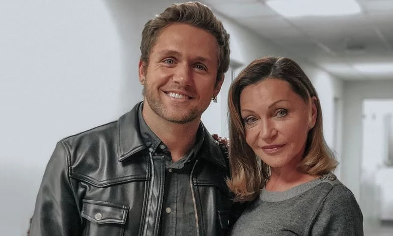 Влад Соколовский оплатил маме пластическую операцию